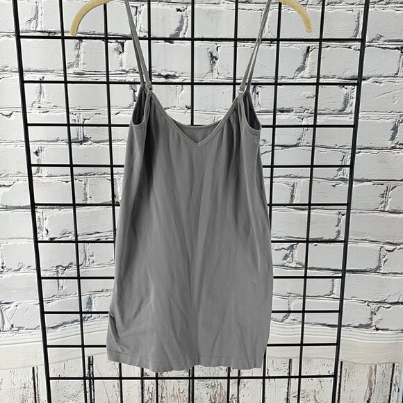 Really cute gray tank L - Picture 1 of 2